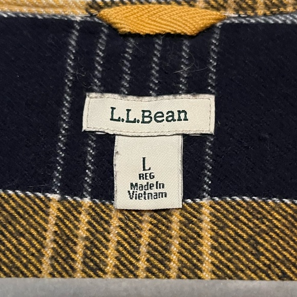 L.L. Bean 100% Cotton Flannel Button-up Shirt - Picture 3 of 7